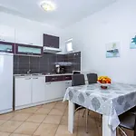 Frühstückspension Lucija 3*