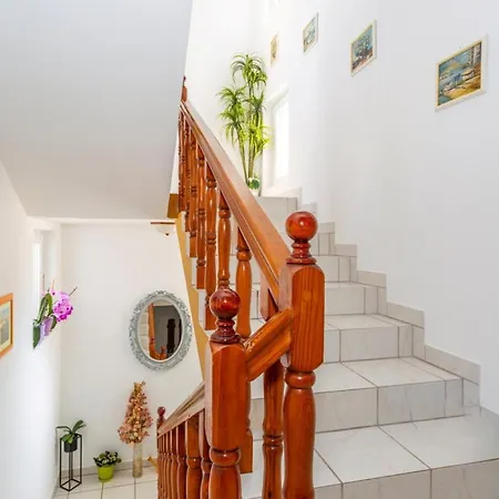 Lucija Bed & Breakfast