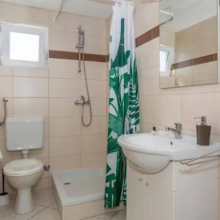 Lucija Bed & Breakfast 3*