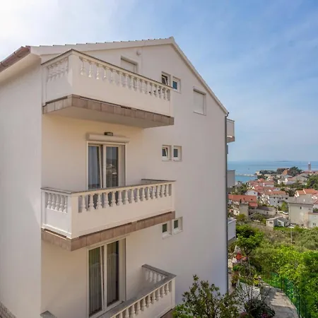 Lucija 4*