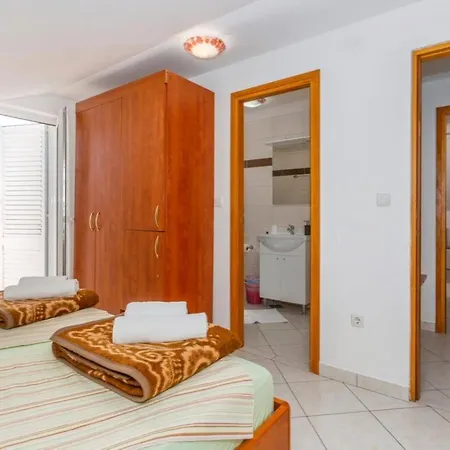 Bed & Breakfast Lucija Banjol