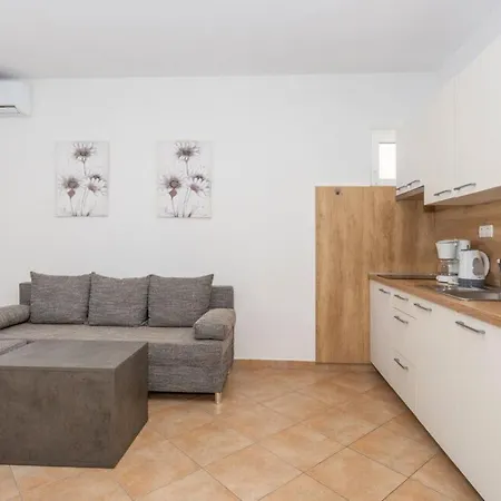 Lucija Bed & Breakfast