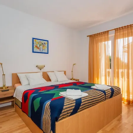 Lucija 4*
