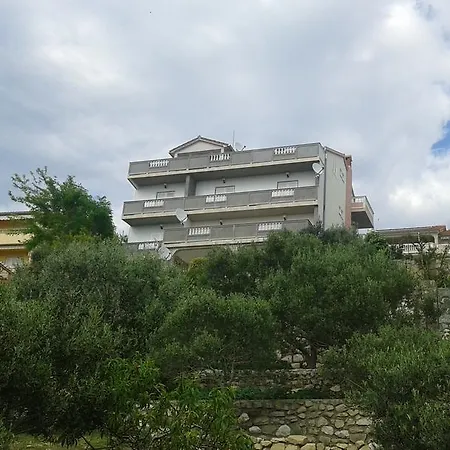 Lucija 3* Banjol