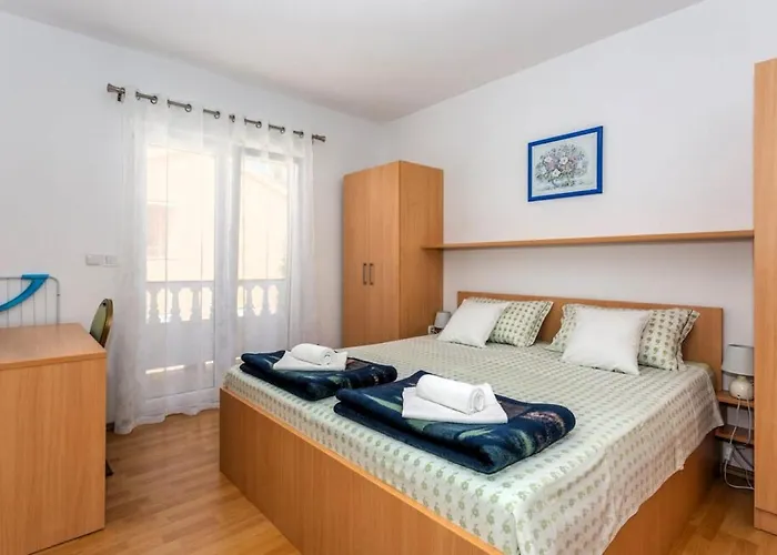 فندق مبيت وإفطار Lucija 4*